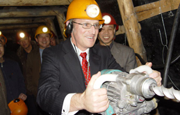 東升礦山的煤電鉆、氣動(dòng)錨桿鉆機(jī)性?xún)r(jià)比很高